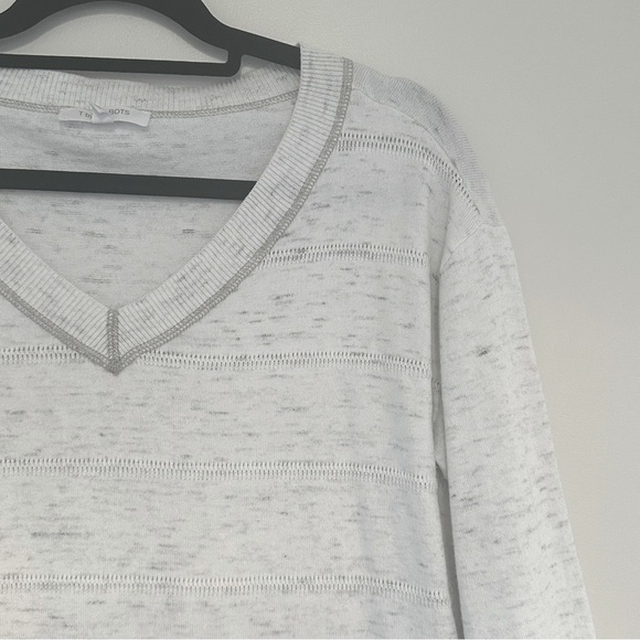 Women's Talbots White and Heather Grey V Neck Sweater Size Medium - Picture 4 of 5
